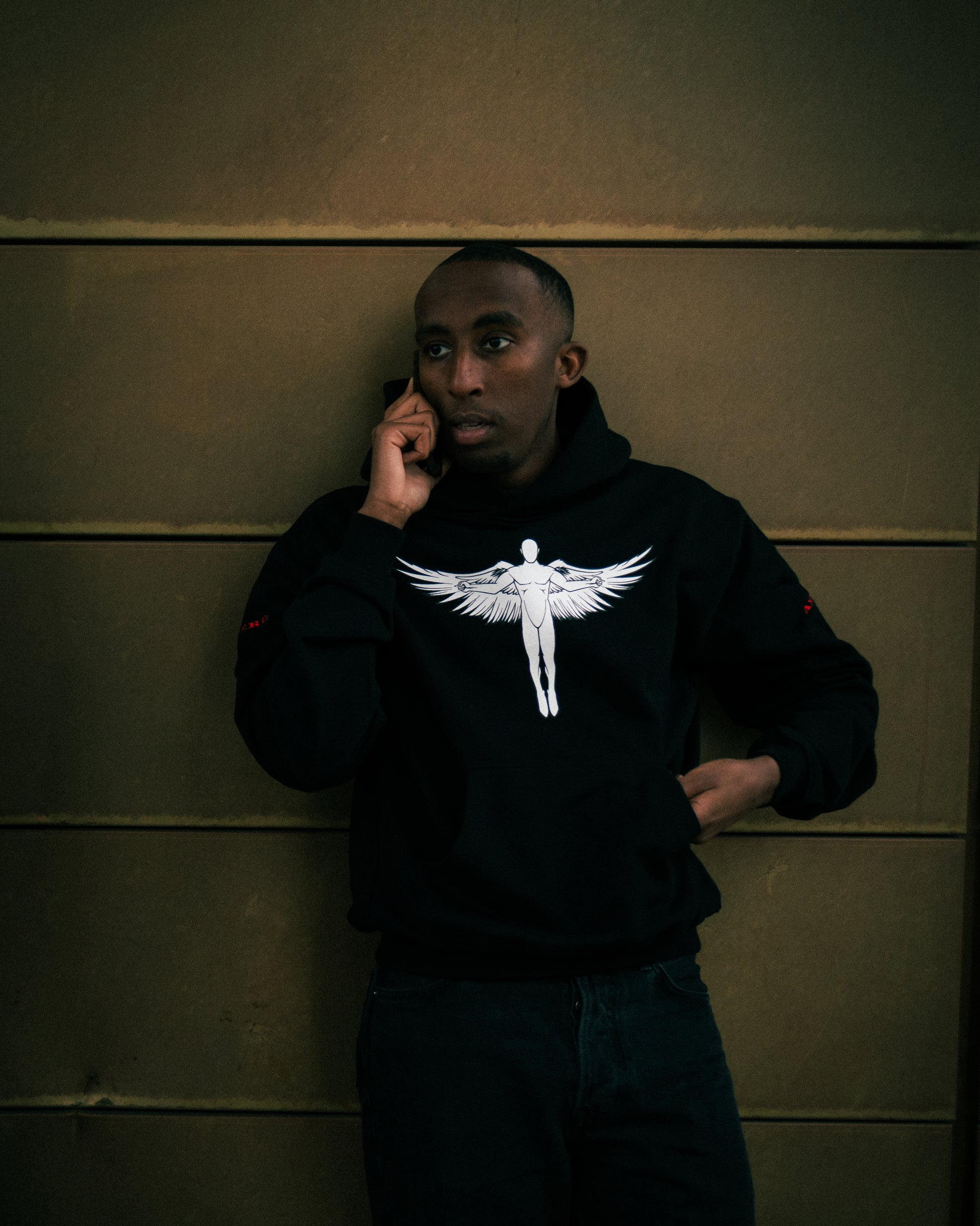 'THE MAN WHO TOOK FLIGHT' HOODIE [SVART] - Antero
